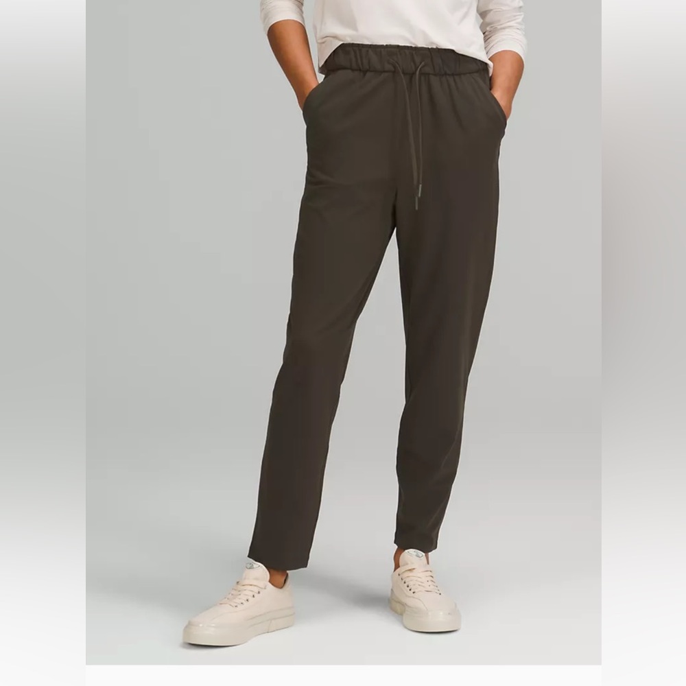 Lululemon women’s high rise stretch pant, 7/8 length, olive green